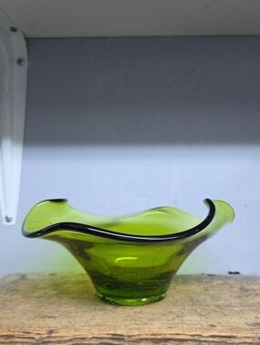Vintage Viking Glass Epic Drape Avocado Green Handkerchief Bowl MCM
